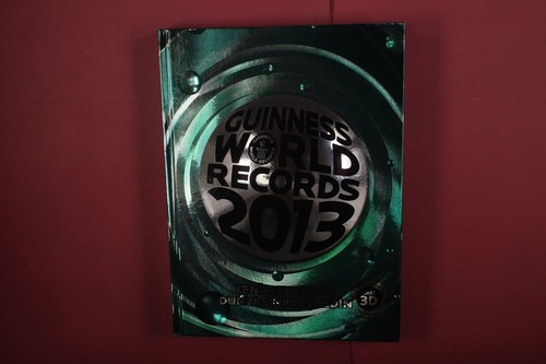 410827 guinness world records - guinness,