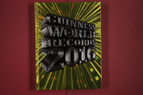 287490 guinness world records - guinness,